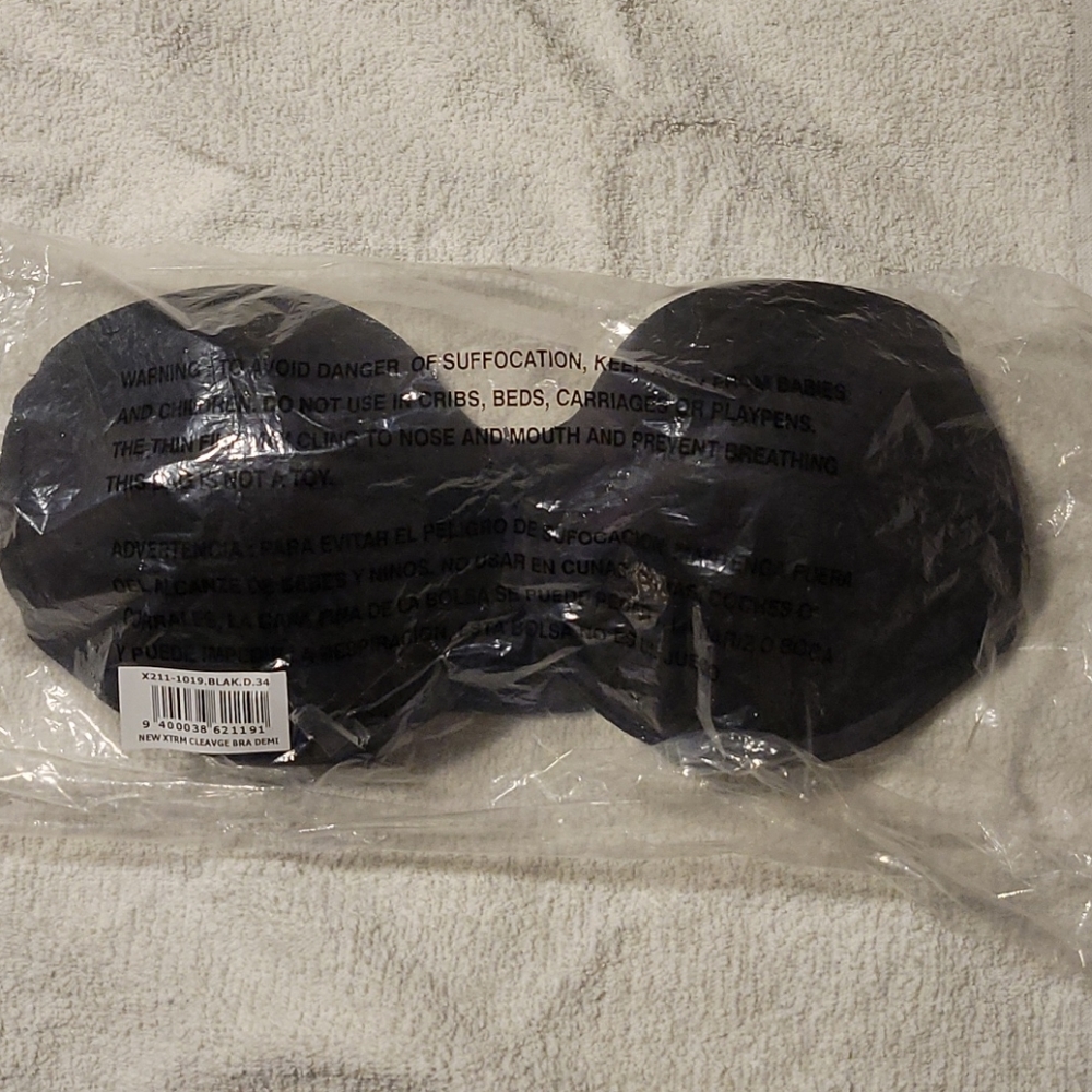 34D bra